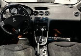 Подержанный автомобиль Peugeot 308 Hatchback 2012 года (10 фото)