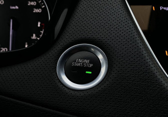 Подержанный автомобиль Cadillac XT5 2021 года (18 фото)