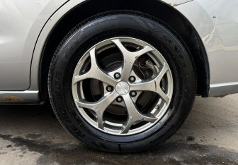 Подержанный автомобиль Mazda 5 2011 года (14 фото)