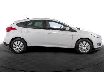 Подержанный автомобиль Ford Focus Hatchback 2018 года (4 фото)