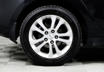 Подержанный автомобиль Kia Ceed Hatchback 2014 года (7 фото)