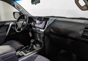 Подержанный автомобиль Toyota Land Cruiser Prado 2017 года (13 фото)