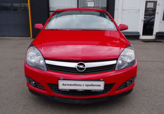 Подержанный автомобиль Opel Astra Hatchback 2008 года (2 фото)