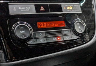 Подержанный автомобиль Mitsubishi Outlander 2019 года (21 фото)