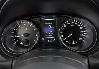 Подержанный автомобиль Nissan X-Trail 2019 года (16 фото)