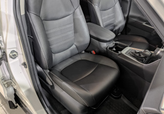 Подержанный автомобиль Toyota RAV4 2021 года (24 фото)