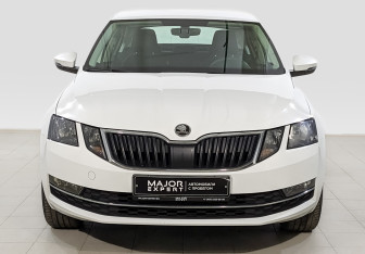 Подержанный автомобиль Skoda Octavia Liftback 2019 года (2 фото)