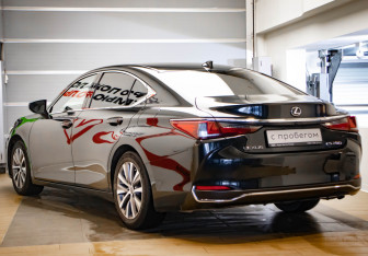 Подержанный автомобиль Lexus ES 2020 года (6 фото)