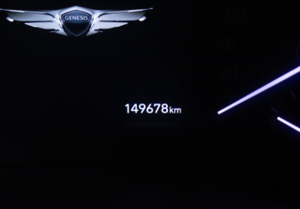 Подержанный автомобиль Genesis G80 2019 года (12 фото)