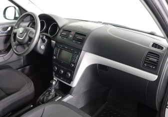 Подержанный автомобиль Skoda Yeti 2013 года (10 фото)