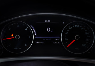Подержанный автомобиль Volkswagen Touareg 2012 года (16 фото)