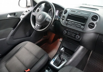 Подержанный автомобиль Volkswagen Tiguan 2012 года (11 фото)