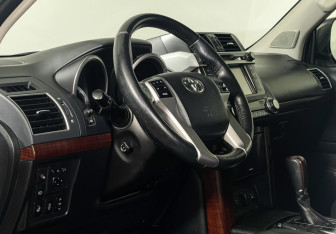 Подержанный автомобиль Toyota Land Cruiser Prado 2017 года (13 фото)