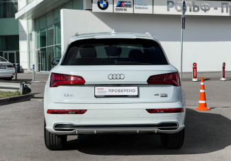 Подержанный автомобиль Audi Q5 2019 года (6 фото)