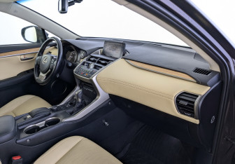 Подержанный автомобиль Lexus NX 2015 года (11 фото)