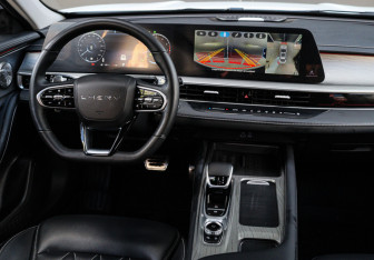 Подержанный автомобиль Chery Arrizo 8 2023 года (11 фото)