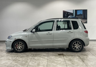 Подержанный автомобиль Mazda 2 Hatchback 2004 года (8 фото)