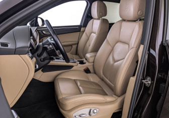 Подержанный автомобиль Porsche Macan 2020 года (20 фото)
