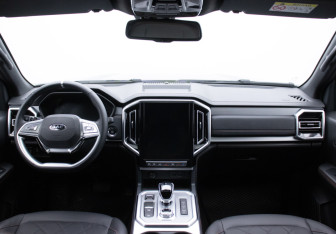 Подержанный автомобиль JAC T9 2024 года (11 фото)