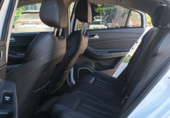 Подержанный автомобиль Omoda S5 2024 года (8 фото)