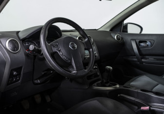 Подержанный автомобиль Nissan Qashqai+2 2012 года (9 фото)