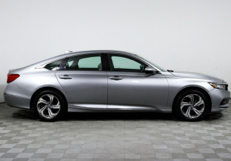 Подержанный автомобиль Honda Accord Sedan 2018 года (4 фото)