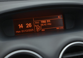 Подержанный автомобиль Peugeot 308 Hatchback 2009 года (18 фото)