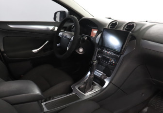 Подержанный автомобиль Ford Mondeo Sedan 2012 года (9 фото)