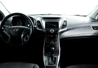 Подержанный автомобиль Hyundai Elantra Sedan 2015 года (9 фото)