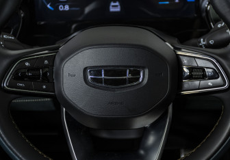 Подержанный автомобиль Geely Monjaro 2023 года (11 фото)