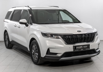 Подержанный автомобиль Kia Carnival 2021 года (3 фото)