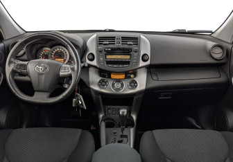 Подержанный автомобиль Toyota RAV4 2012 года (14 фото)