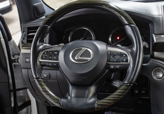 Подержанный автомобиль Lexus LX 2018 года (16 фото)