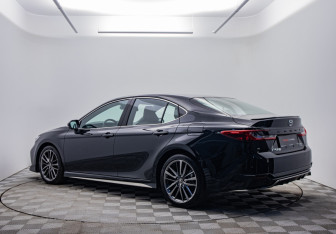 Подержанный автомобиль Toyota Camry Sedan 2025 года (7 фото)