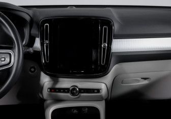 Подержанный автомобиль Volvo XC40 2019 года (13 фото)