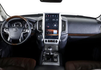 Подержанный автомобиль Toyota Land Cruiser Suv 2015 года (12 фото)
