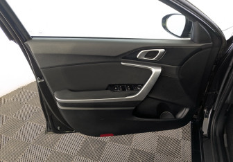 Подержанный автомобиль Kia Ceed Wagon 2020 года (19 фото)