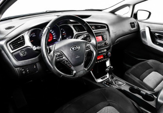 Подержанный автомобиль Kia Ceed Wagon 2017 года (8 фото)