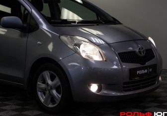Подержанный автомобиль Toyota Yaris Hatchback 2008 года (16 фото)
