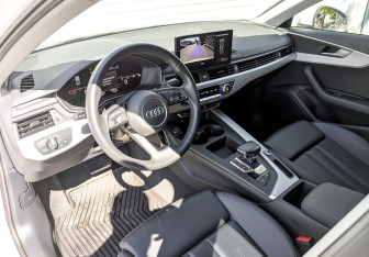 Подержанный автомобиль Audi A4 Sedan 2022 года (16 фото)