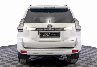 Подержанный автомобиль Toyota Land Cruiser Prado 2017 года (6 фото)