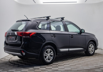 Подержанный автомобиль Mitsubishi Outlander 2016 года (5 фото)