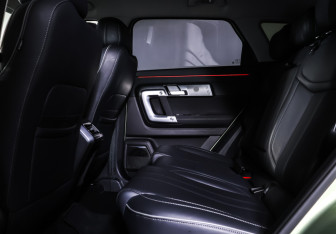 Подержанный автомобиль Jaecoo J7 2024 года (12 фото)