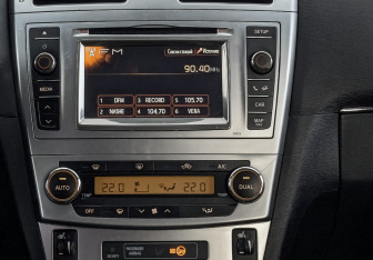 Подержанный автомобиль Toyota Avensis Sedan 2012 года (17 фото)