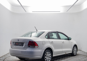 Подержанный автомобиль Volkswagen Polo Sedan 2013 года (5 фото)