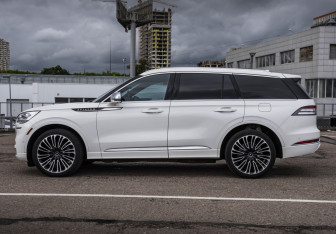 Подержанный автомобиль Lincoln Aviator 2020 года (8 фото)