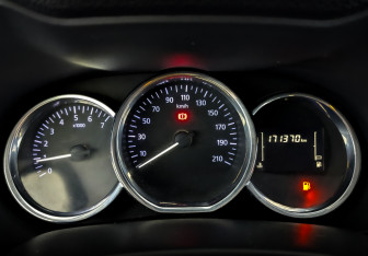 Подержанный автомобиль Nissan Terrano 2021 года (13 фото)