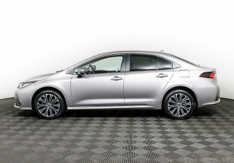 Подержанный автомобиль Toyota Corolla Sedan 2019 года (3 фото)