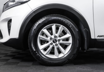Подержанный автомобиль Kia Sorento 2019 года (24 фото)