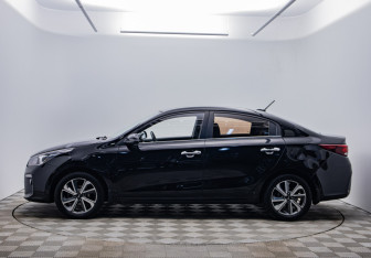 Подержанный автомобиль Kia Rio Sedan 2018 года (8 фото)